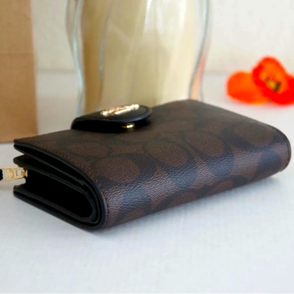 Coach Medium Corner Zip Wallet In Signature Canvas - Picture 5 of 11